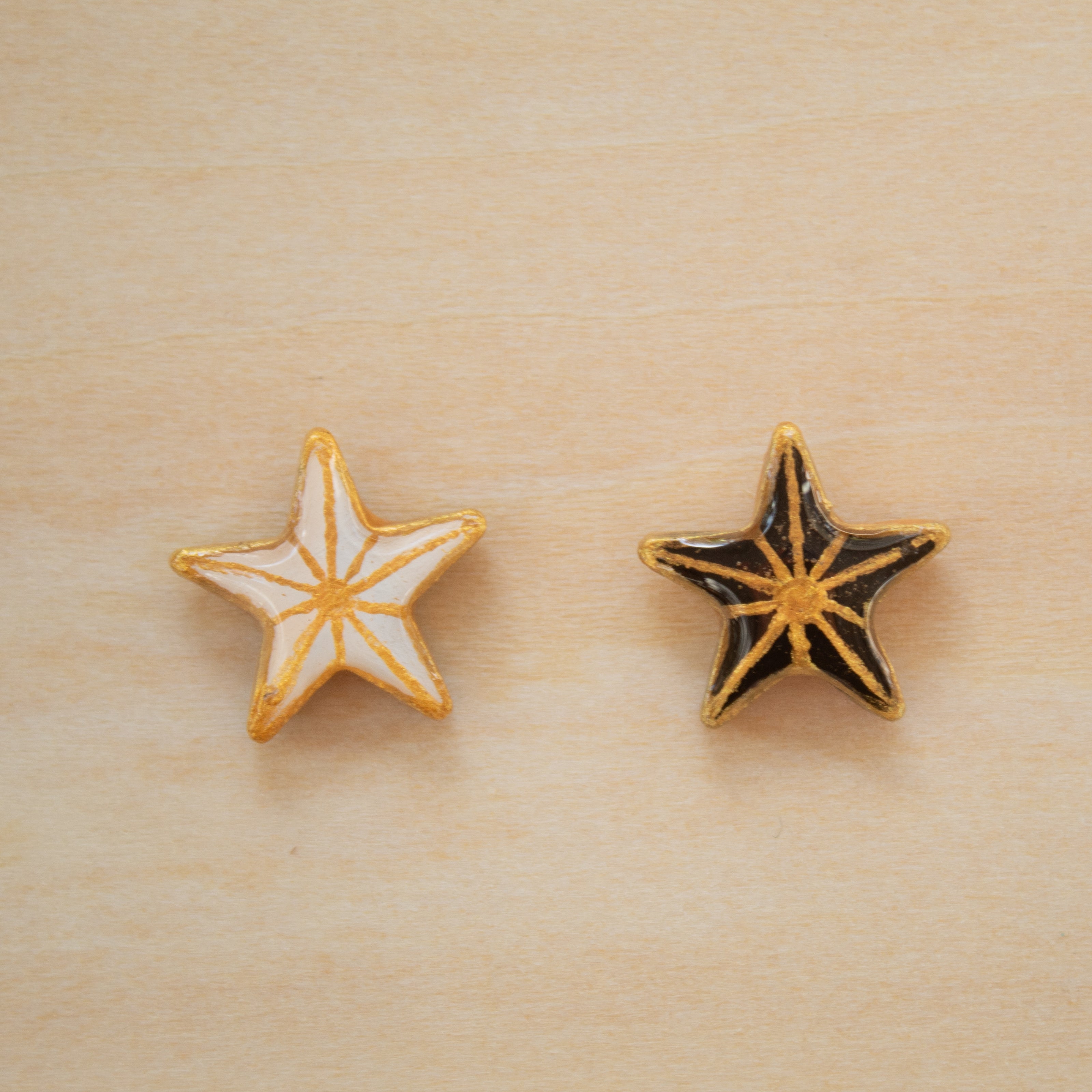 Star Charm (white or black) - CHARM21